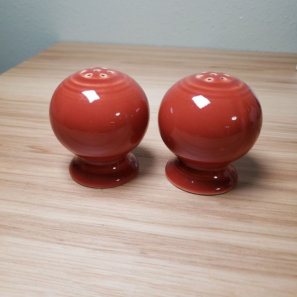 Fiesta Persimmoin Salt‎ And Pepper Shaker Set Vintage Mini Round Globe Balls